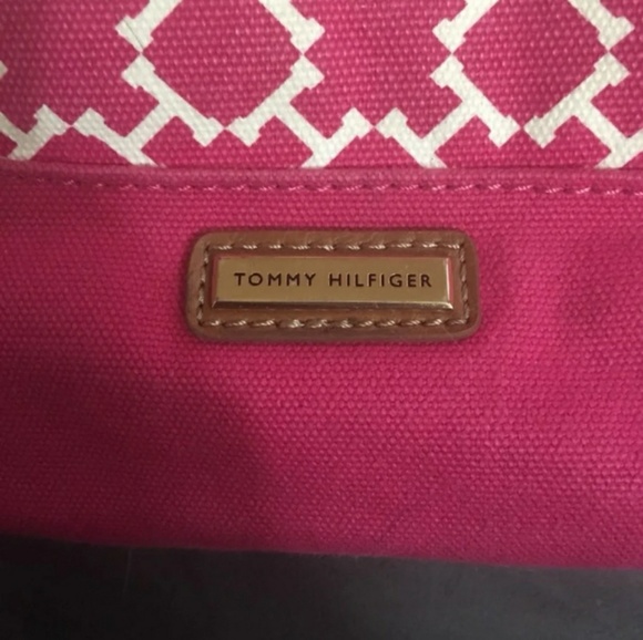 Tommy Hilfiger Handbags - Tommy Hilfiger purse